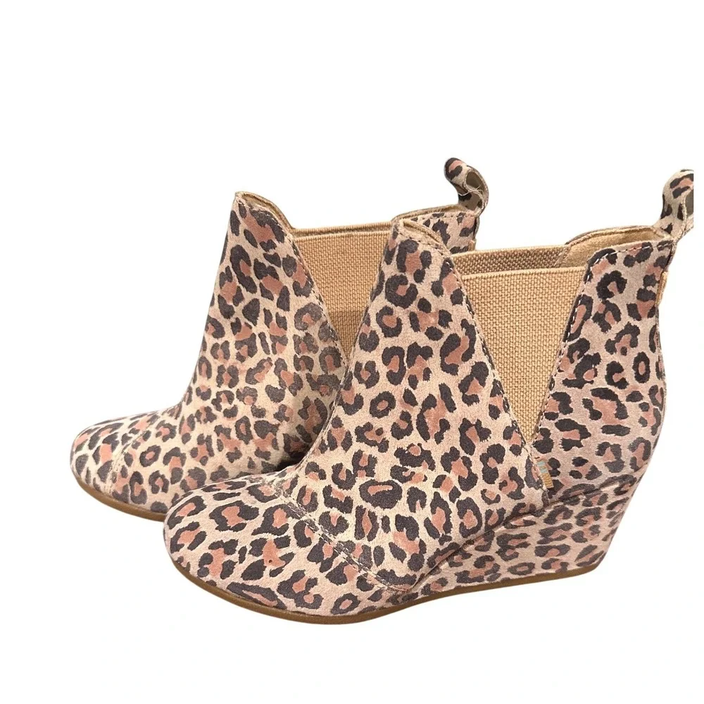 TOMS Leopard Print Wedge Ankle Booties Womens Size 6.5 Chelsea Pull On Boots